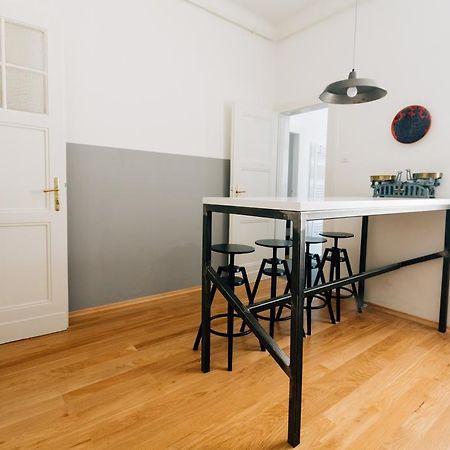 Mazuranic Square Apartment زغرب الغرفة الصورة