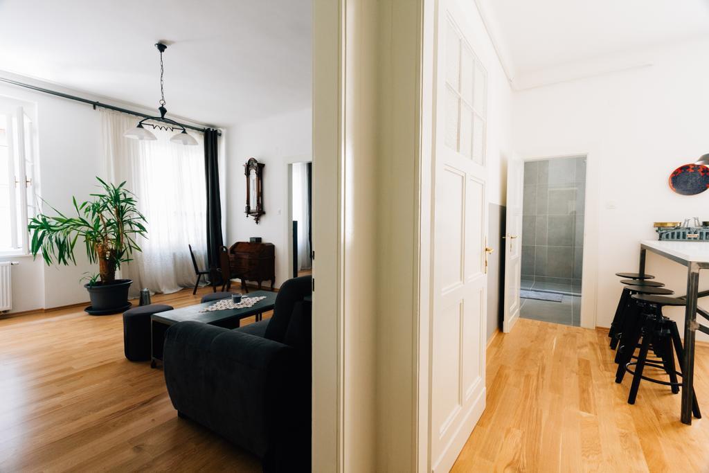 Mazuranic Square Apartment زغرب الغرفة الصورة
