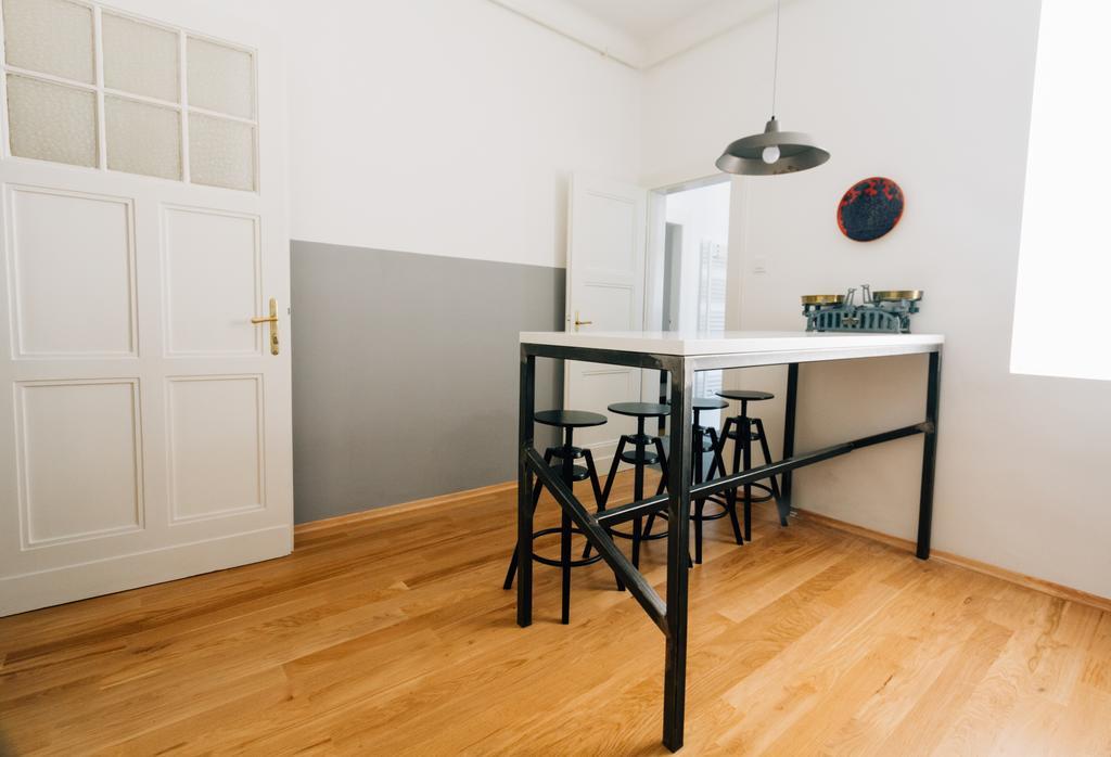 Mazuranic Square Apartment زغرب الغرفة الصورة